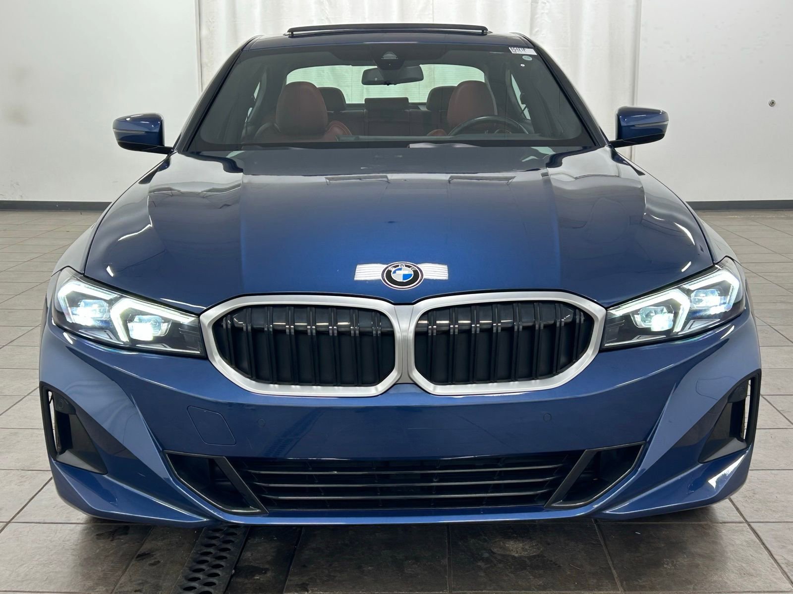 Used 2023 BMW 330i xDrive Sedan w/ Premium Package image 7