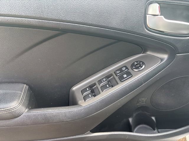 Used 2017 Kia Forte LX FWD image 12