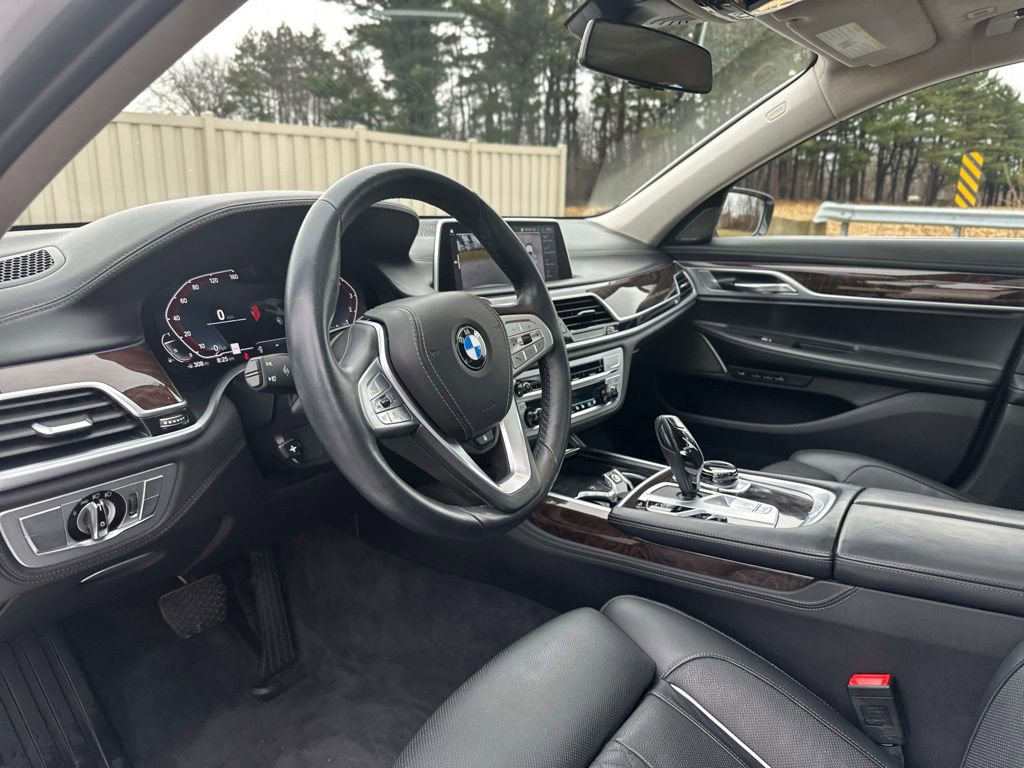 Used 2022 BMW 750i xDrive w/ Autobahn Package image 17