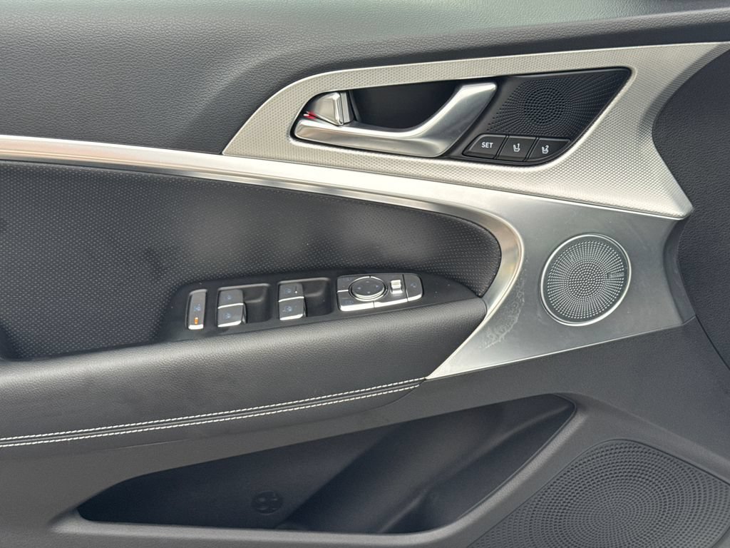 Used 2026 Genesis G70 2.5T Prestige RWD image 12