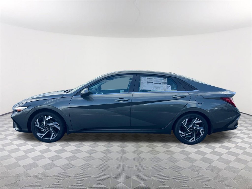 Used 2025 Hyundai Elantra Limited image 8