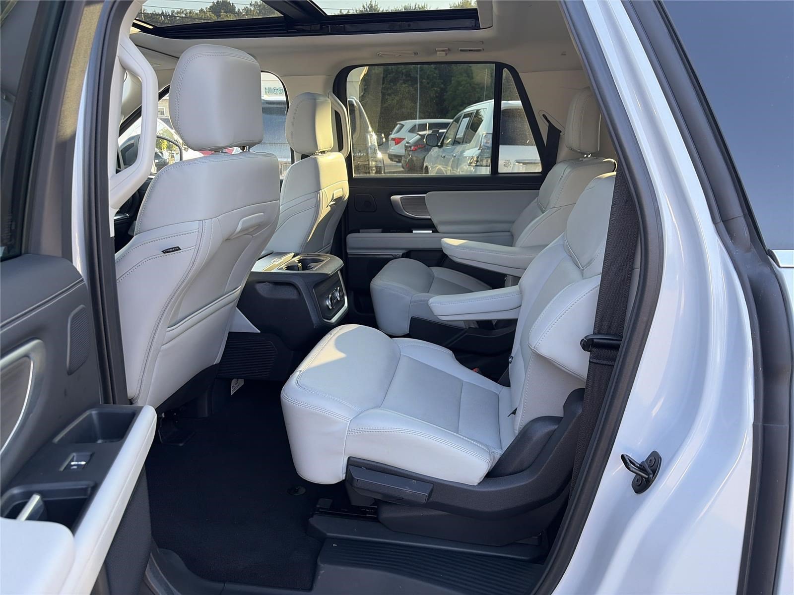 Used 2025 Ford Expedition Max Platinum w/ Driver's Package AWD/4WD image 12