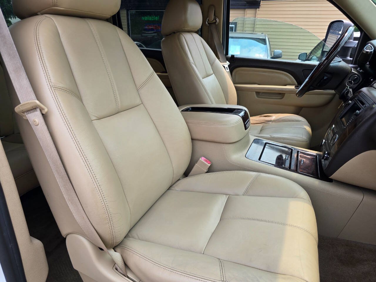 Used 2011 GMC Sierra 3500 Denali AWD/4WD image 38