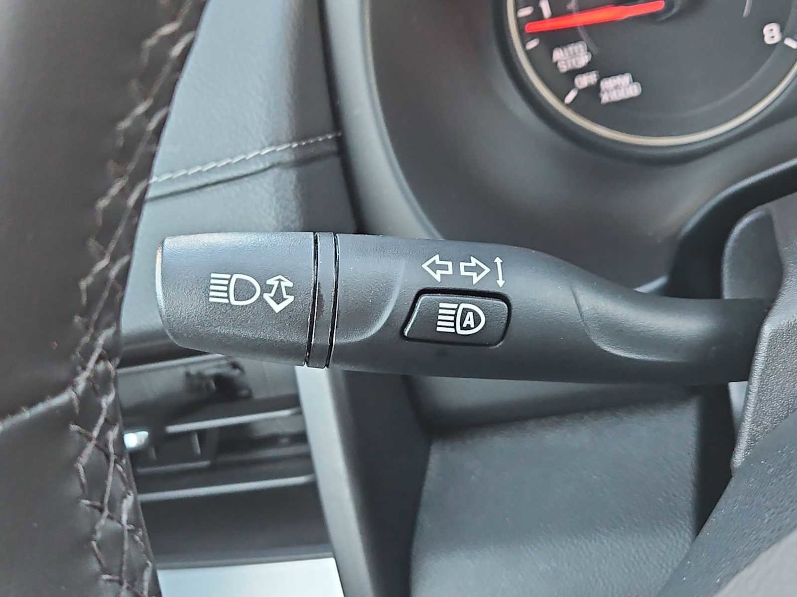 Used 2024 GMC Terrain SLT image 27