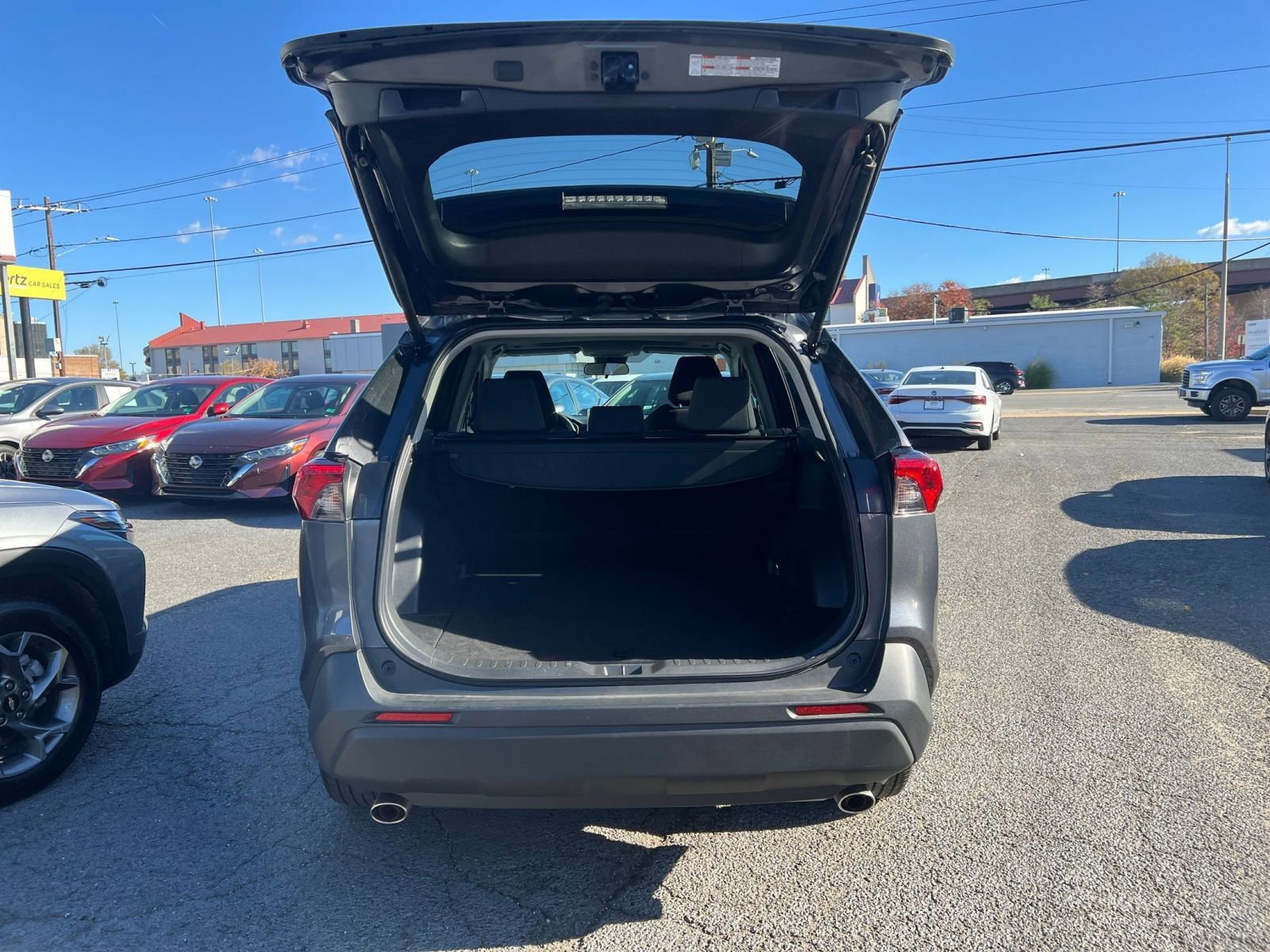 Used 2025 Toyota RAV4 XLE image 31