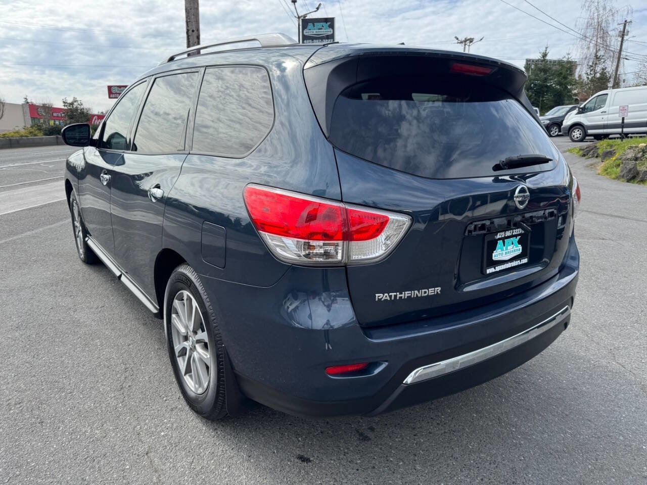 Used 2015 Nissan Pathfinder S FWD image 5
