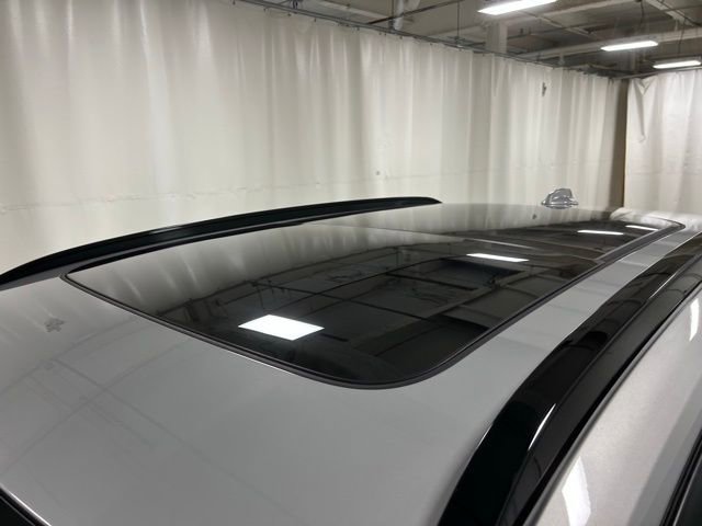 Used 2023 Volvo XC40 Recharge Ultimate image 6