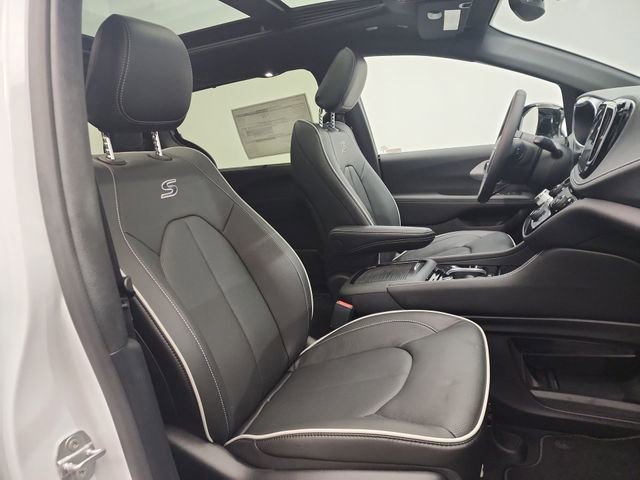 New 2026 Chrysler Pacifica Limited w/ S Appearance Package image 29