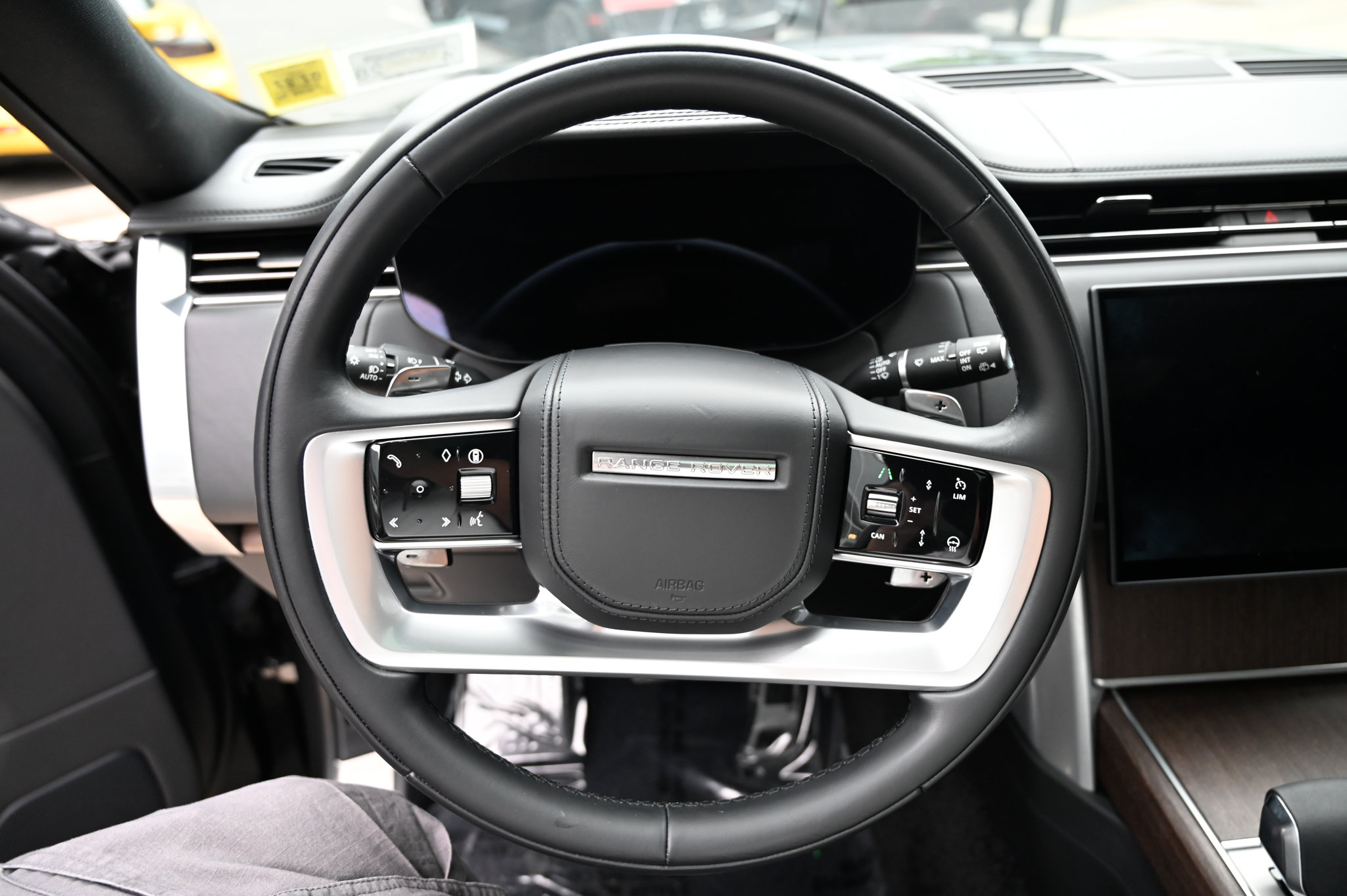 Used 2024 Land Rover Range Rover Long Wheelbase SE AWD/4WD image 22