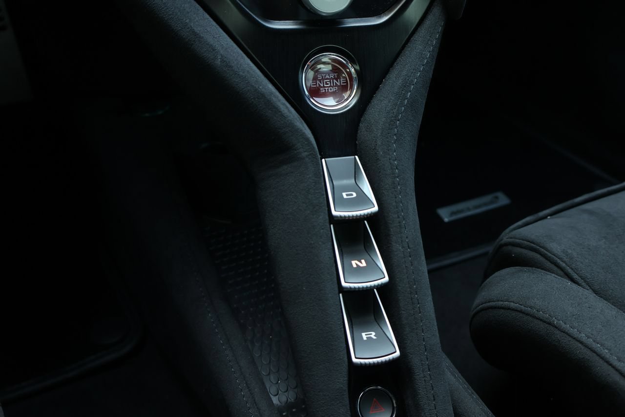 Used 2024 McLaren 750S Spider RWD image 24