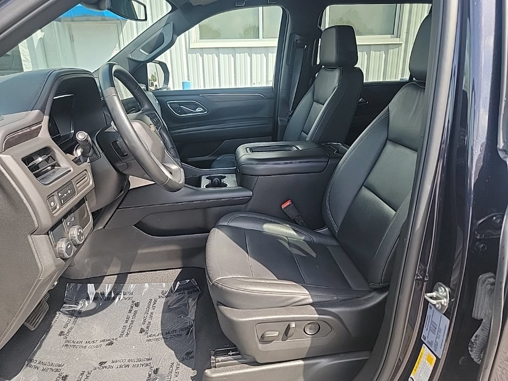 Used 2024 Chevrolet Suburban LT RWD image 9