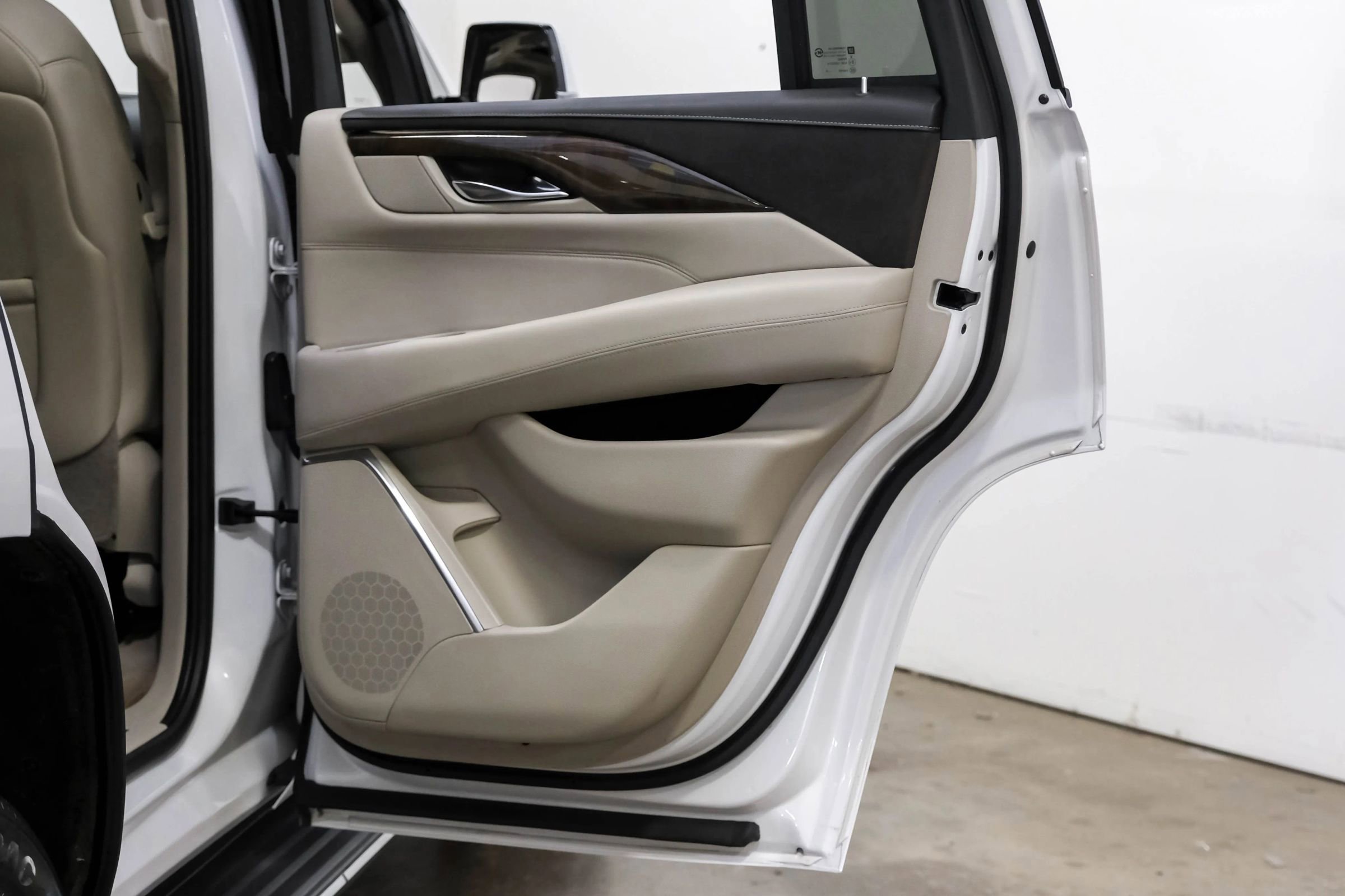 Used 2020 Cadillac Escalade Luxury RWD image 37