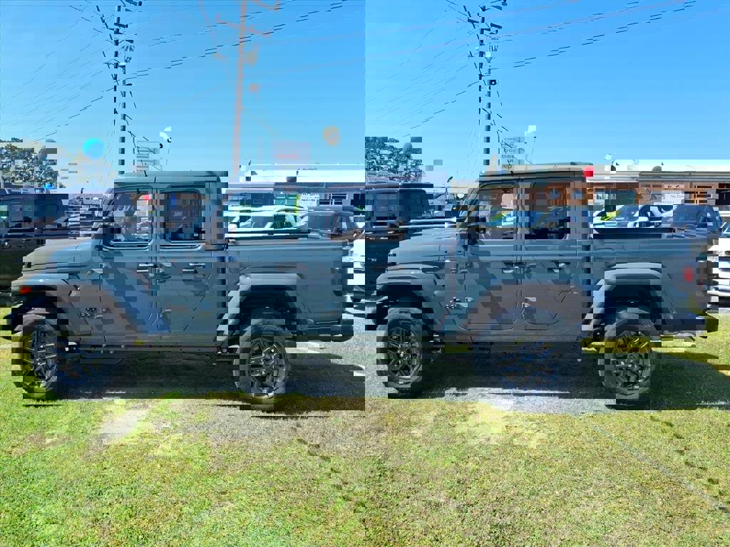 New 2026 Jeep Gladiator Sport image 3