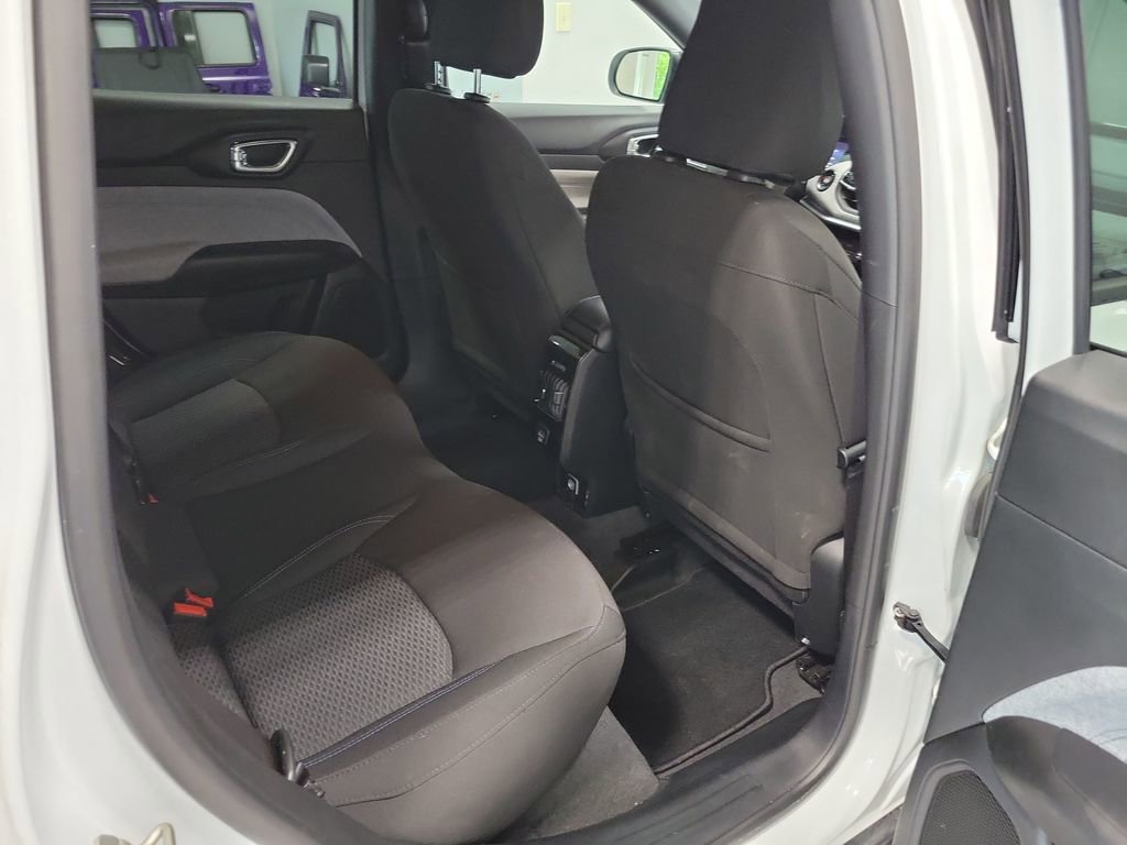 Used 2023 Jeep Compass Sport AWD/4WD image 17