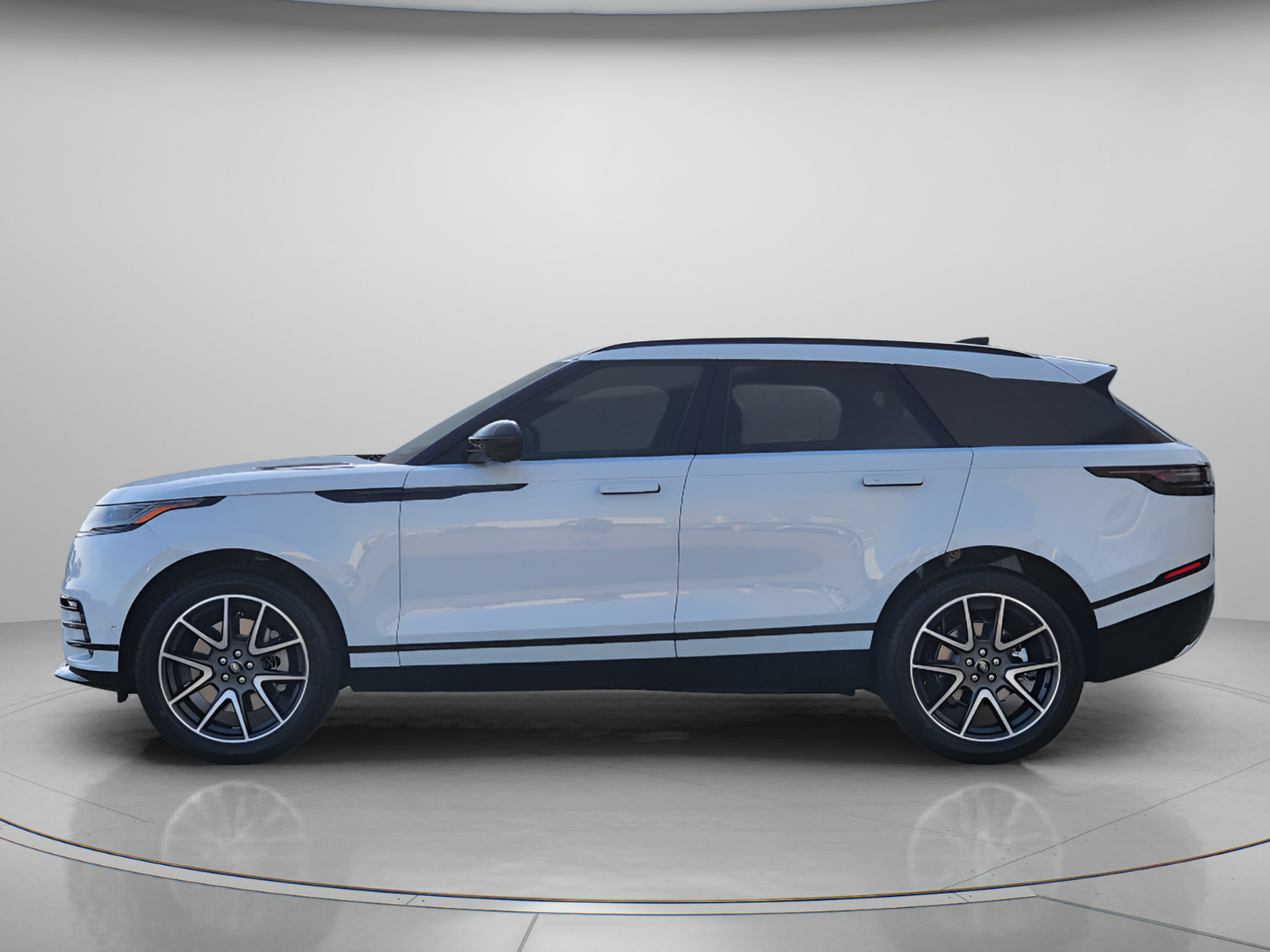 New 2026 Land Rover Range Rover Velar Belgravia AWD/4WD image 2