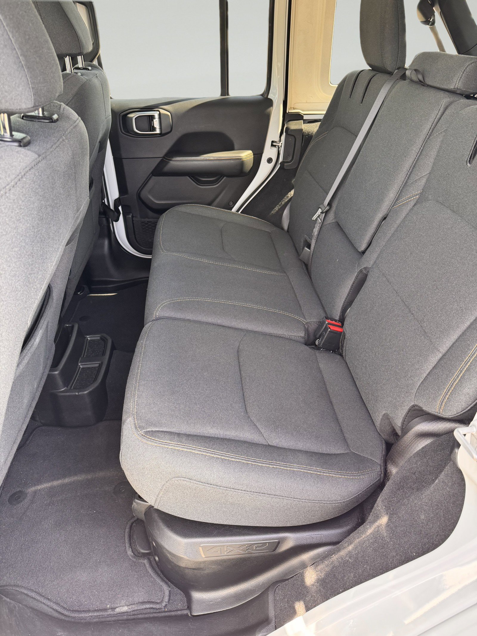 Used 2024 Jeep Wrangler Sahara image 6