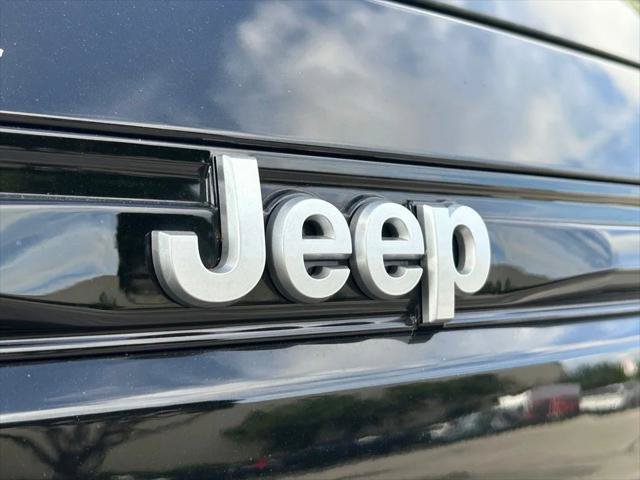 Certified 2025 Jeep Grand Cherokee Limited w/ Trailer Tow Package AWD/4WD image 35