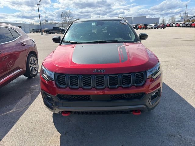 Used 2025 Jeep Compass Trailhawk AWD/4WD image 2