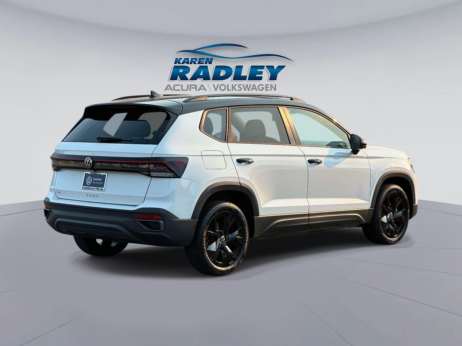 Used 2025 Volkswagen Taos SE FWD image 2