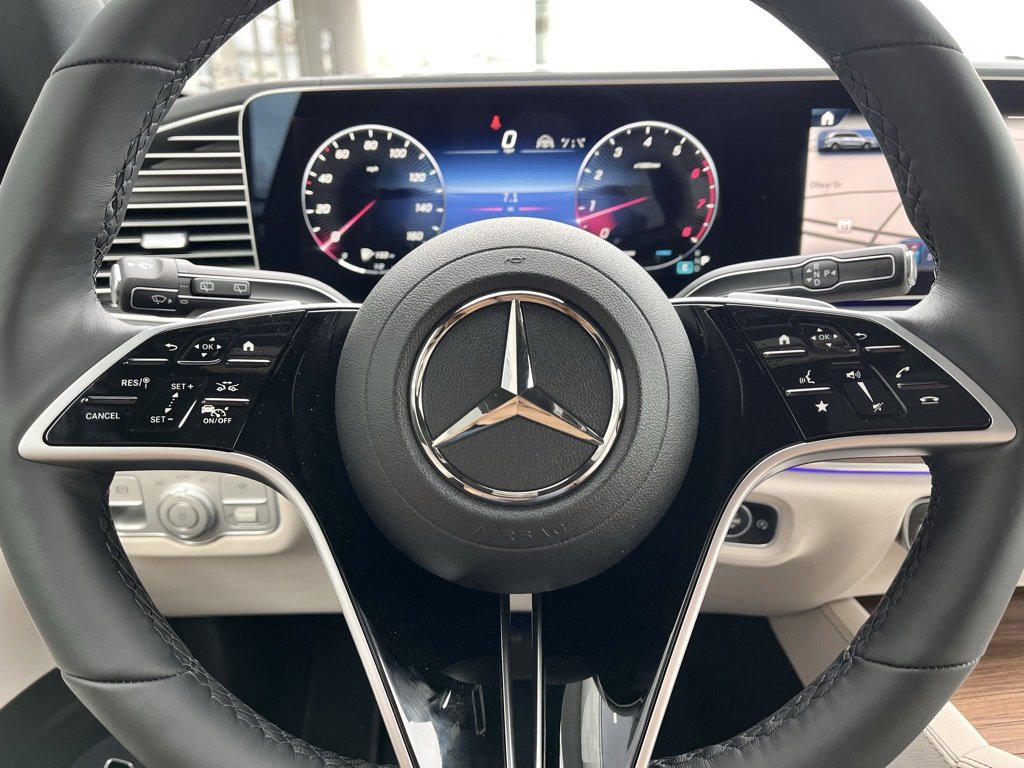 Used 2025 Mercedes-Benz GLS 450 4MATIC image 21