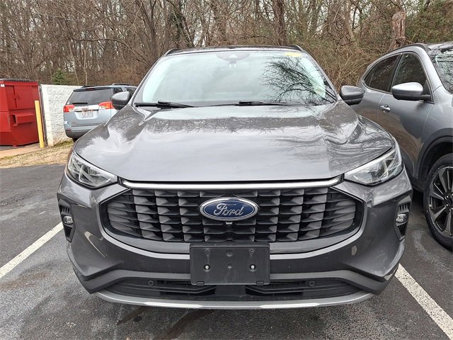 Used 2024 Ford Escape Platinum image 2