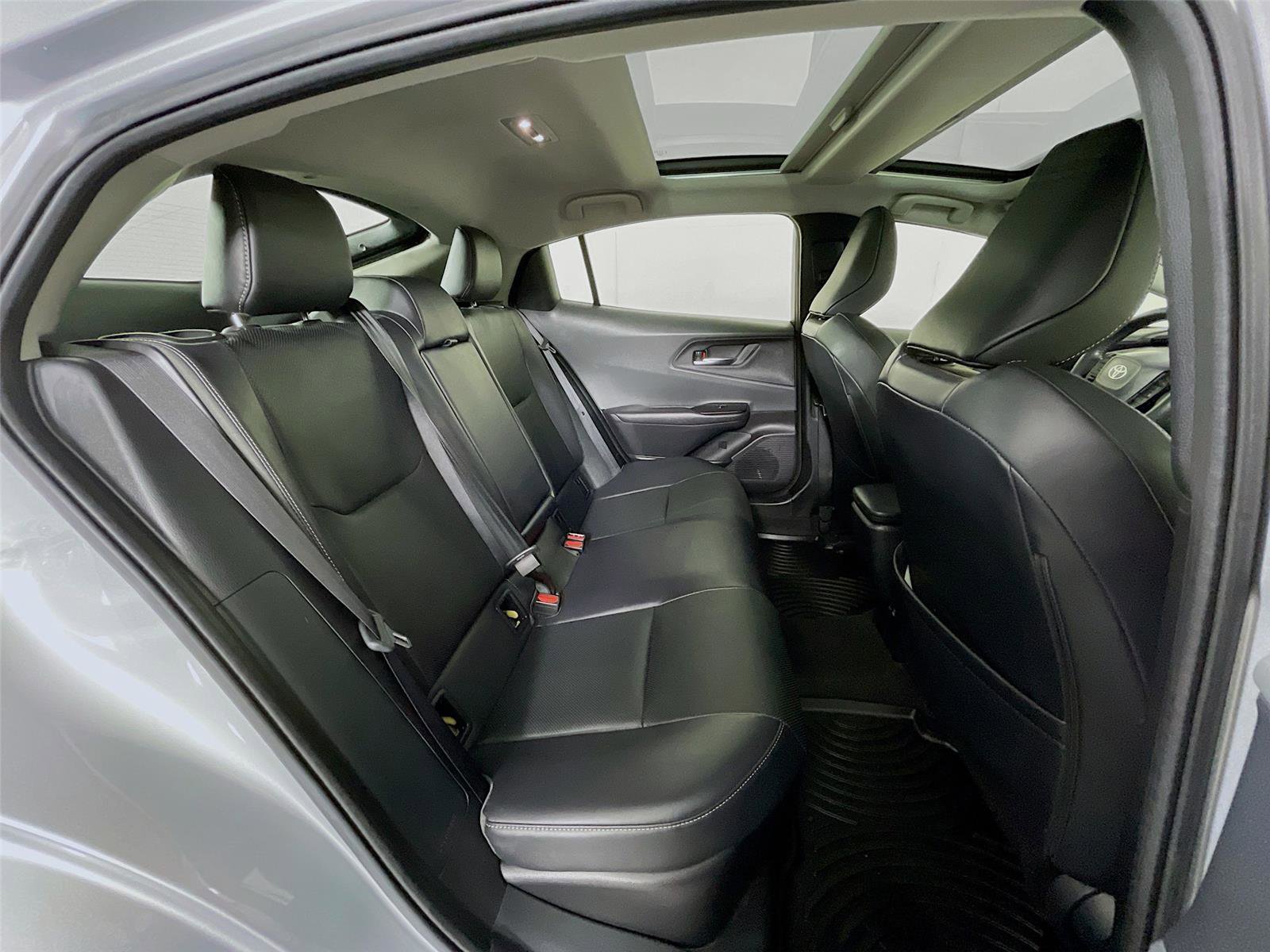 Used 2024 Toyota Prius XLE image 28