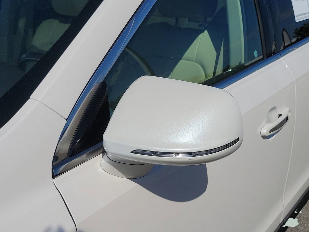 Used 2017 Lincoln MKT FWD image 11