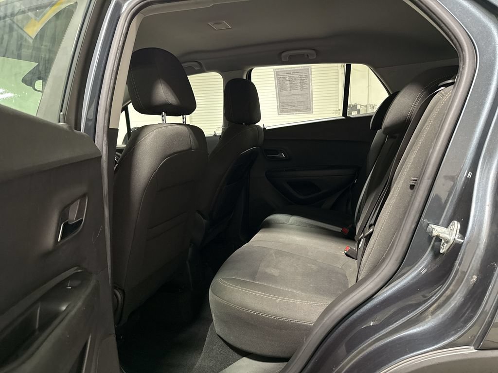 Used 2021 Chevrolet Trax LS FWD image 22
