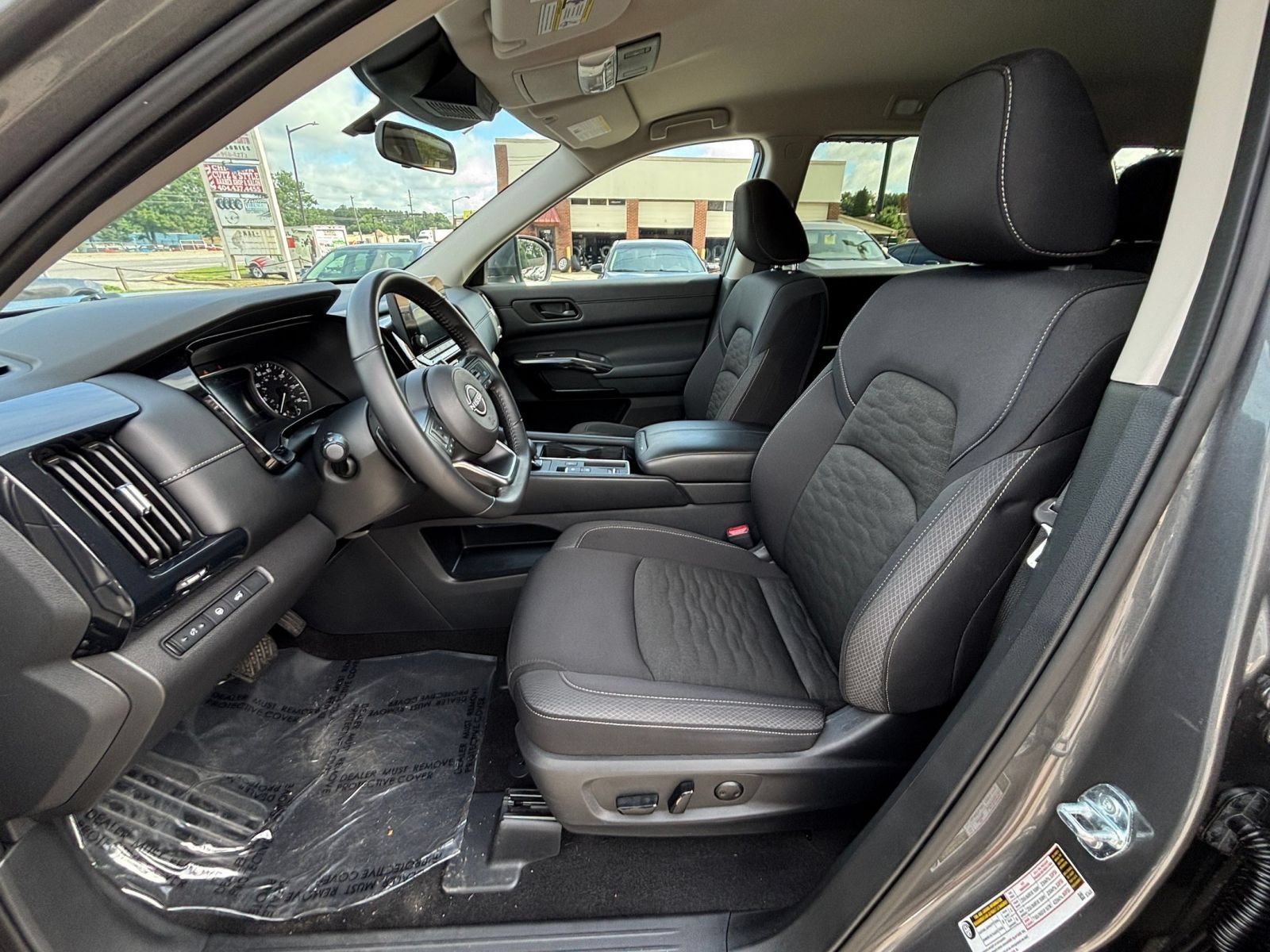 Used 2025 Nissan Pathfinder SV FWD image 29