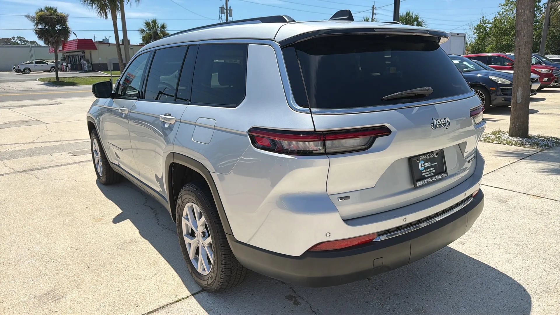 Used 2022 Jeep Grand Cherokee L Limited RWD image 3