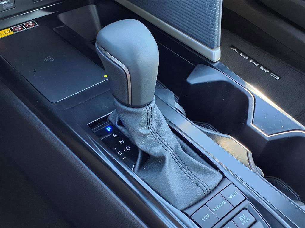 Used 2025 Toyota Camry SE image 19