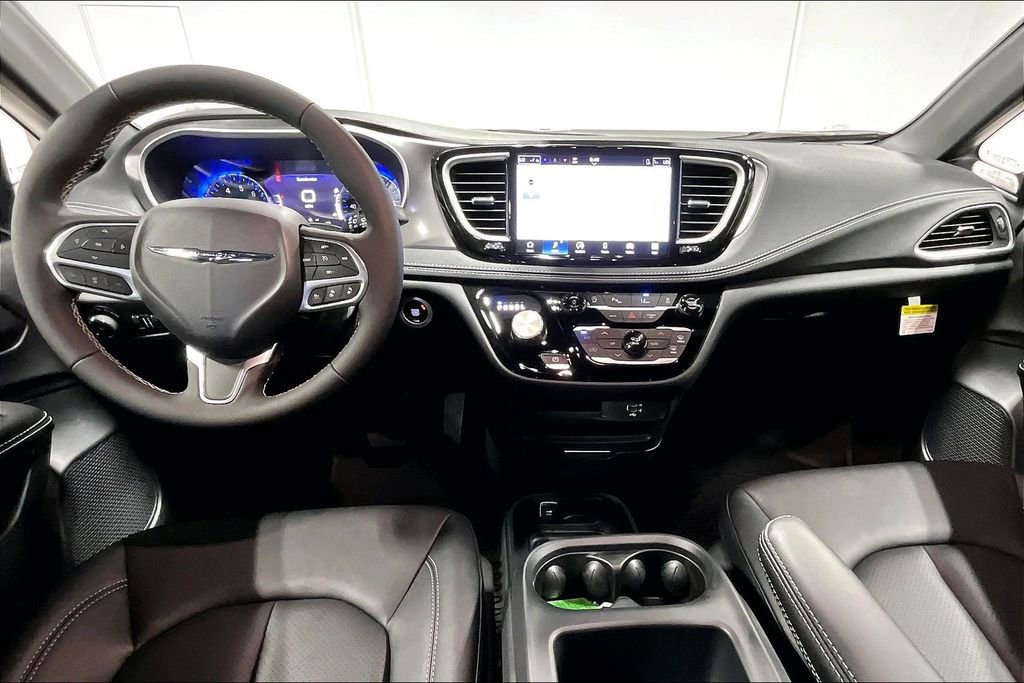 New 2026 Chrysler Pacifica Select image 6