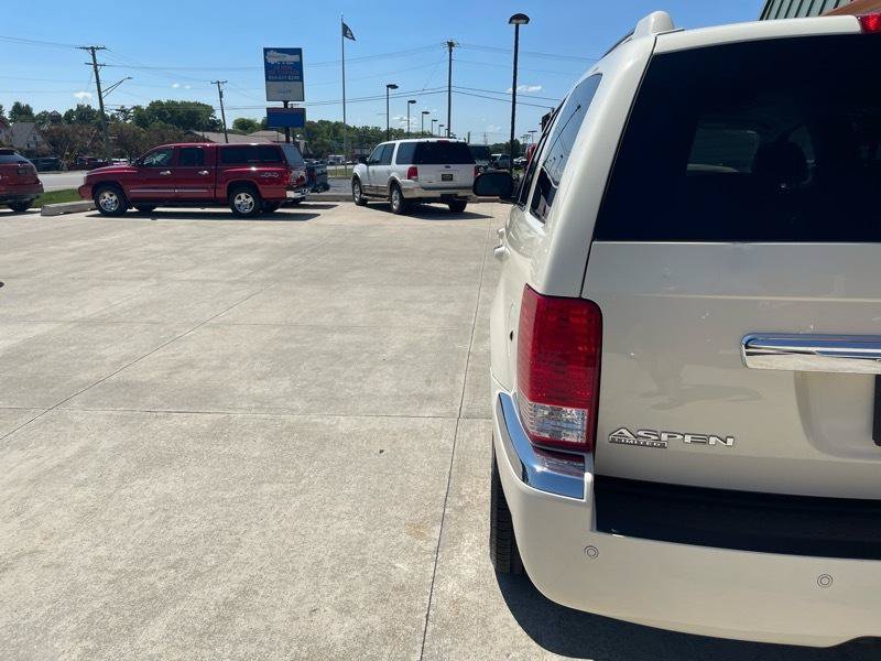 Used 2007 Chrysler Aspen Limited AWD/4WD image 14