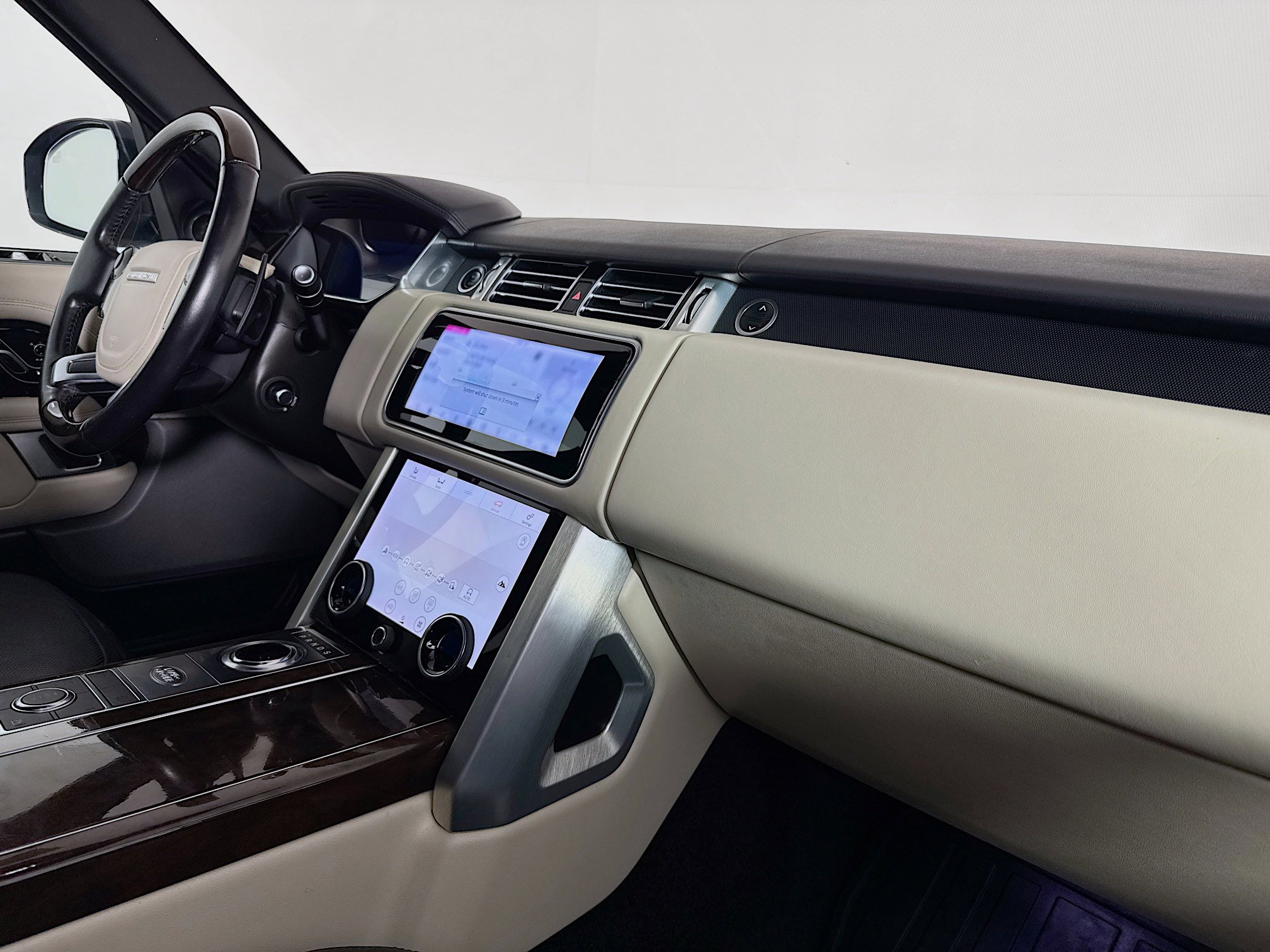 Used 2019 Land Rover Range Rover HSE image 29