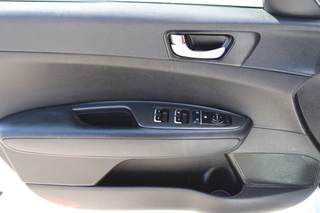 Used 2018 Kia Optima S w/ 18" Alloy Wheels Package image 30