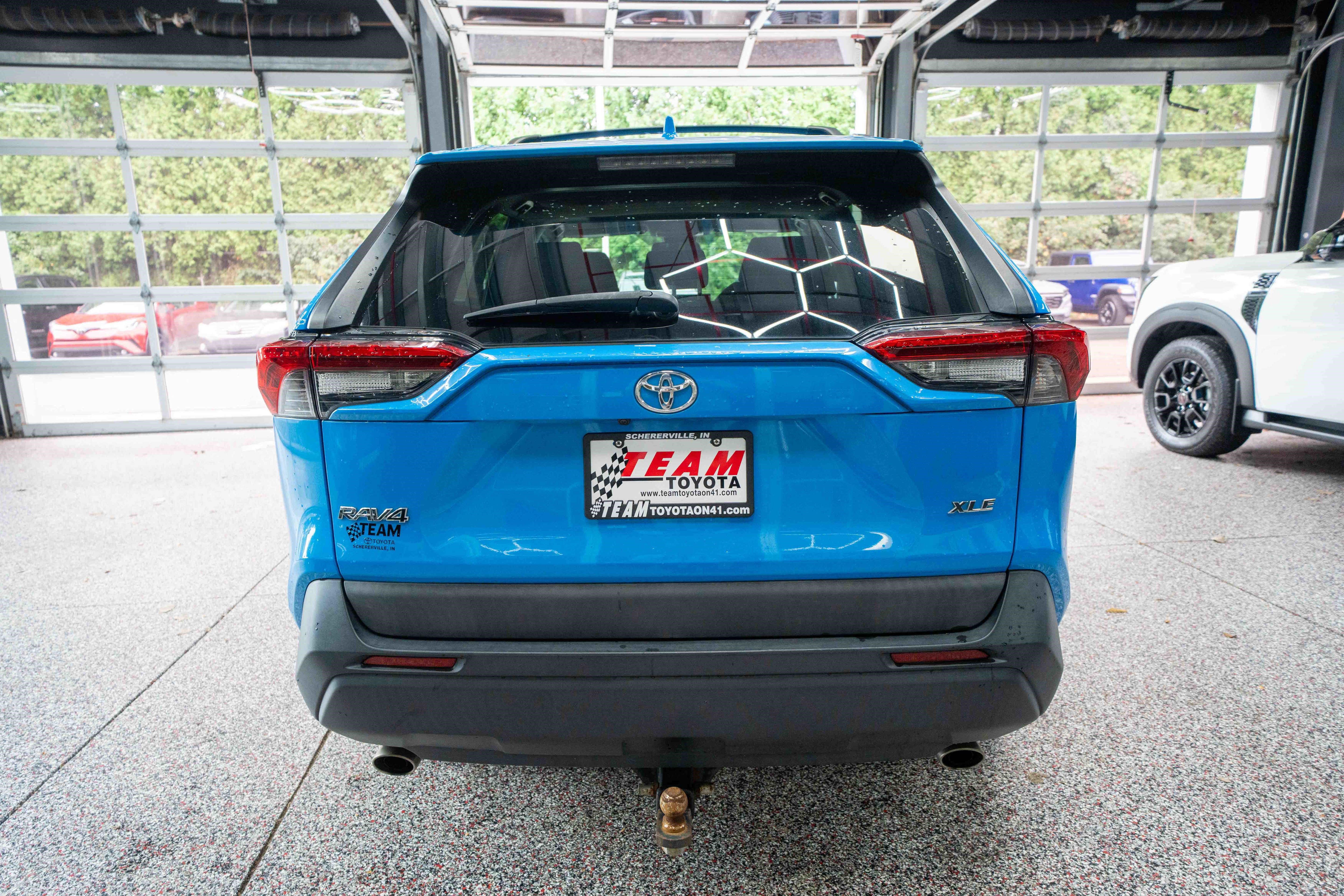 Used 2019 Toyota RAV4 XLE FWD image 3