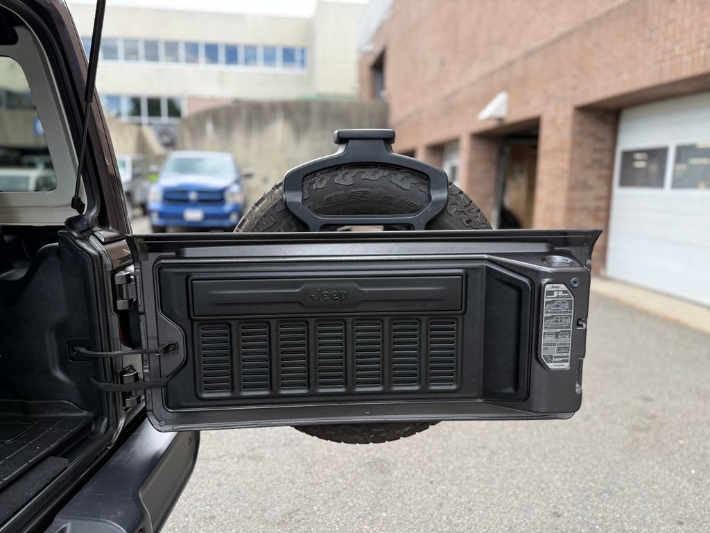 Used 2020 Jeep Wrangler Unlimited Sahara AWD/4WD image 21