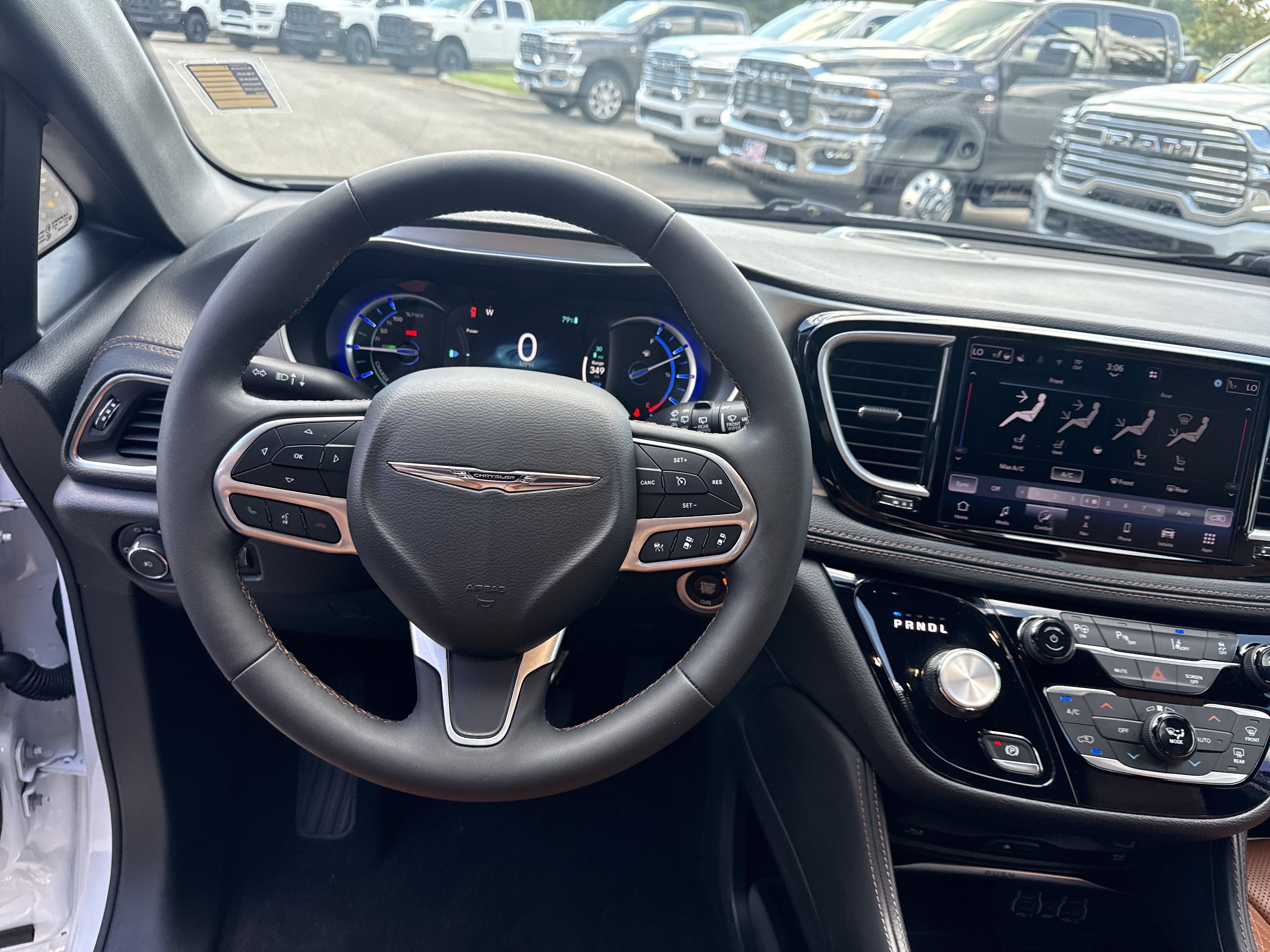 Used 2024 Chrysler Pacifica Pinnacle FWD image 26