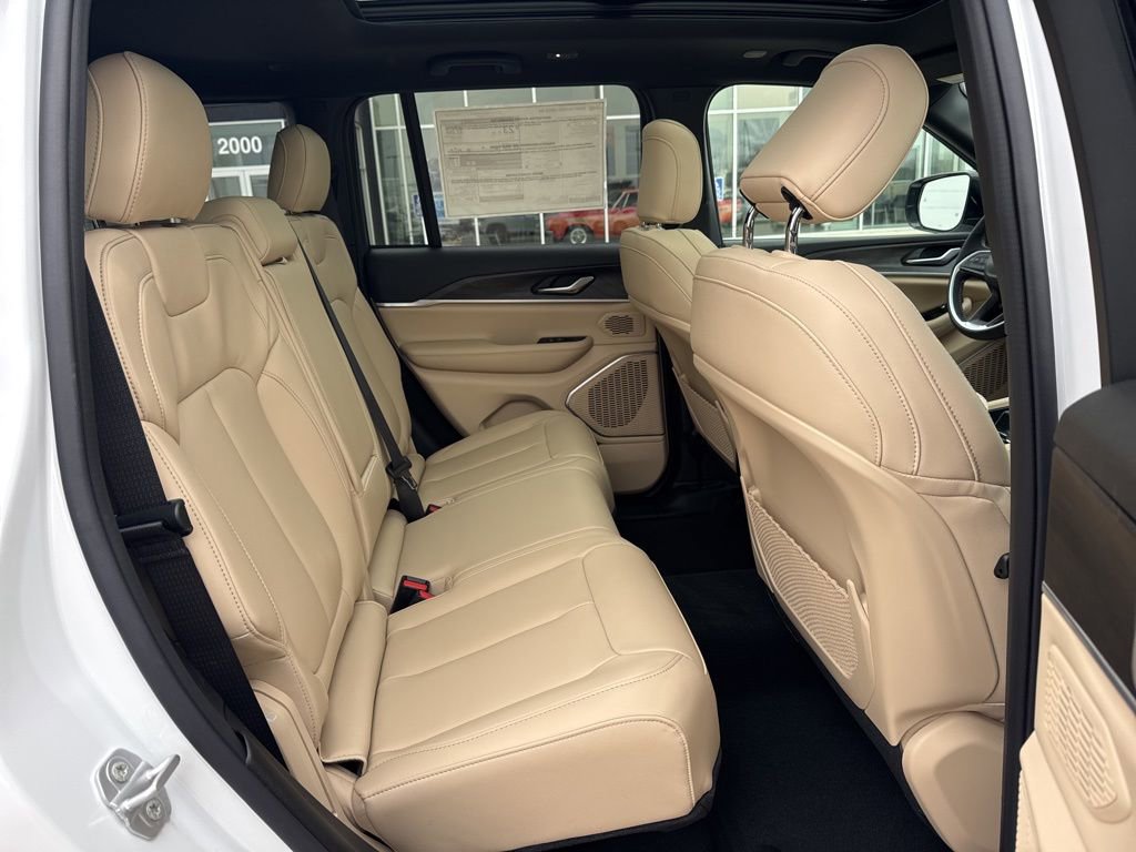 New 2026 Jeep Grand Cherokee Limited AWD/4WD image 32