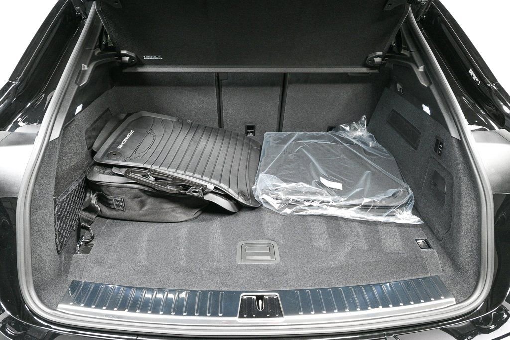 Used 2025 Porsche Cayenne S image 38