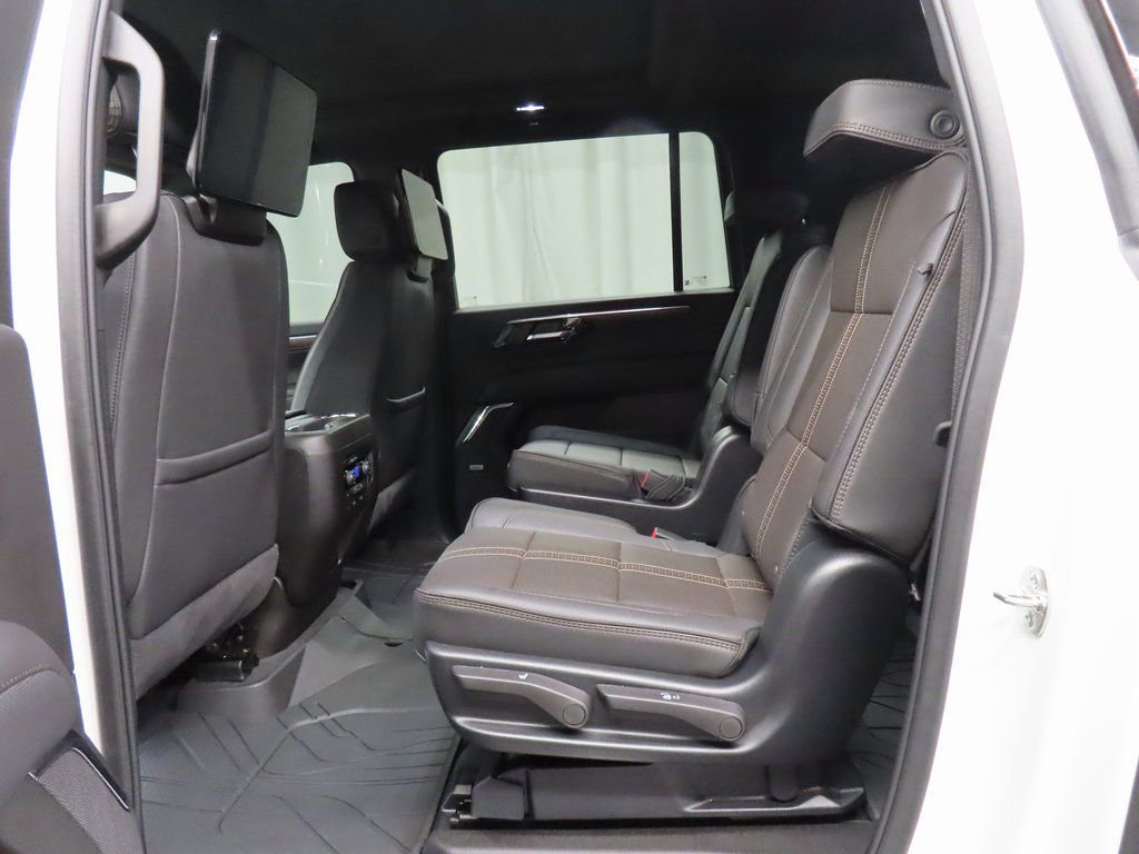 Used 2025 Chevrolet Suburban High Country AWD/4WD image 10