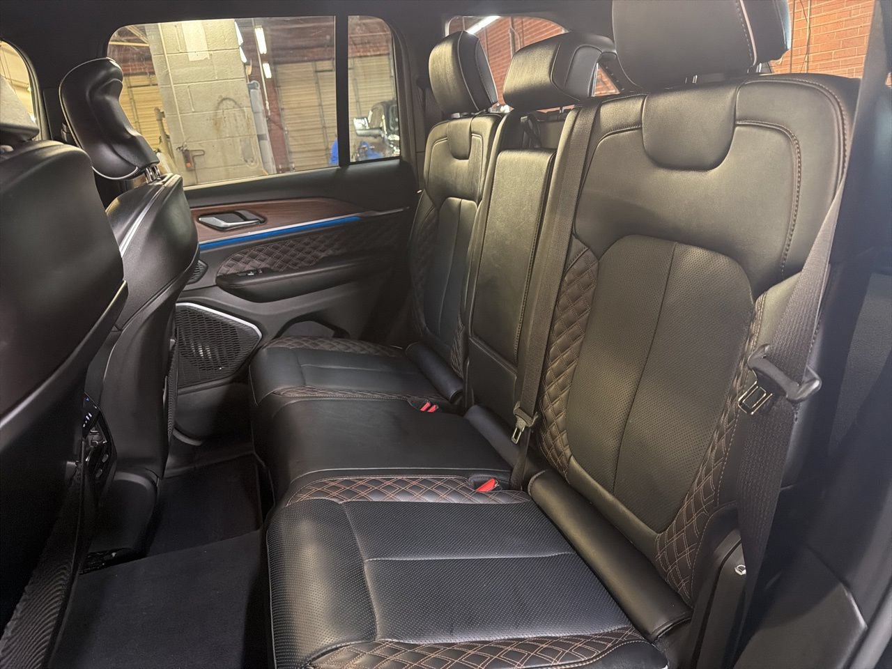 Used 2025 Jeep Grand Cherokee Summit AWD/4WD image 15