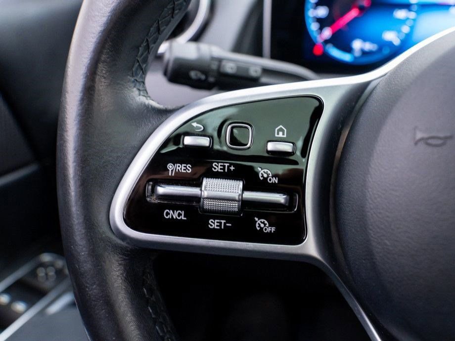 Used 2021 Mercedes-Benz GLB 250 4MATIC w/ Premium Package image 30