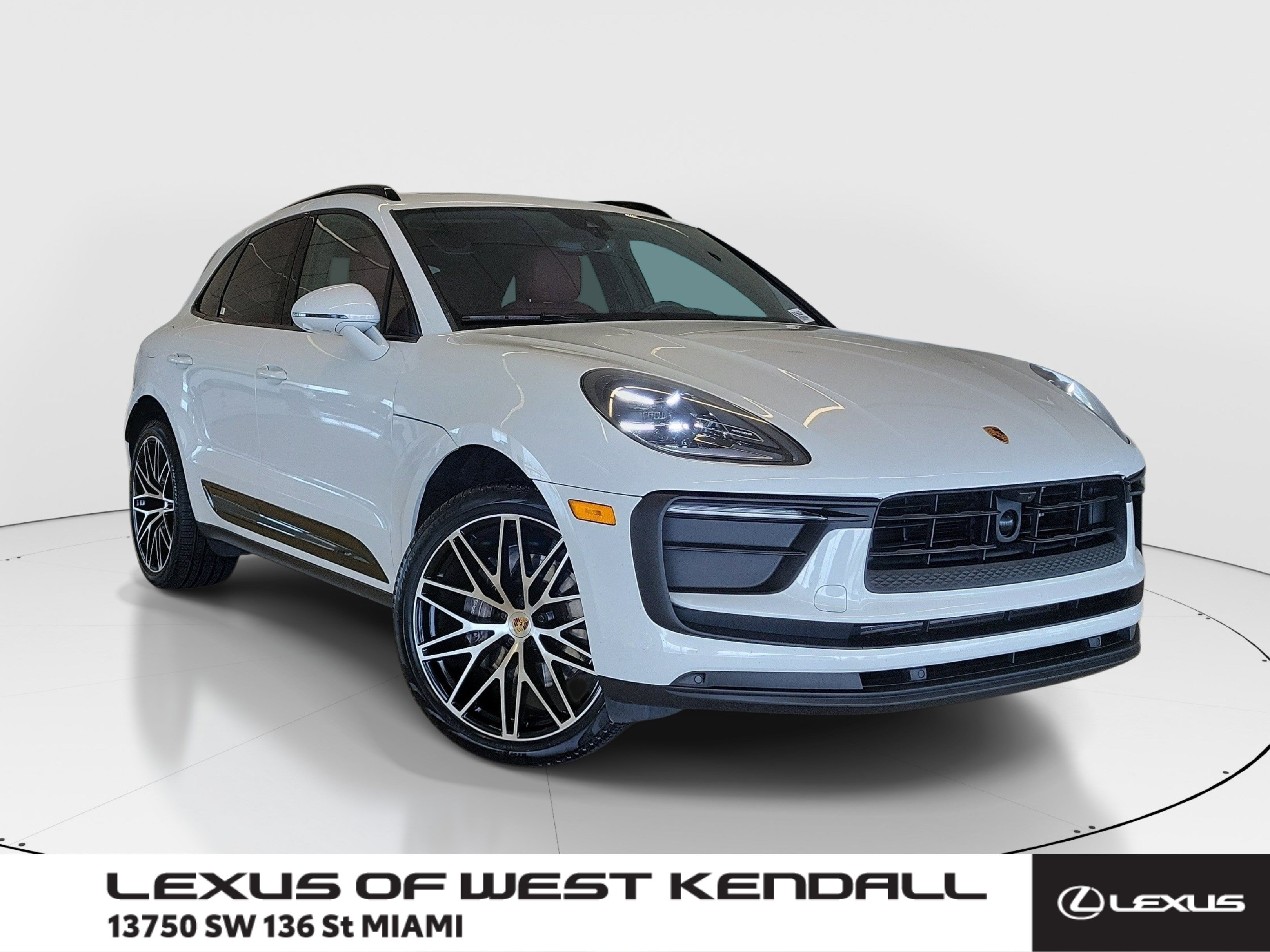 Used 2023 Porsche Macan AWD/4WD image 1