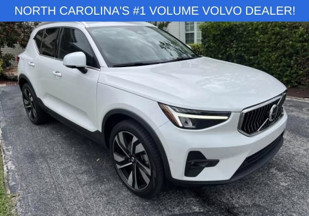 Used 2023 Volvo XC40 B5 Plus w/ Protection Package Premier