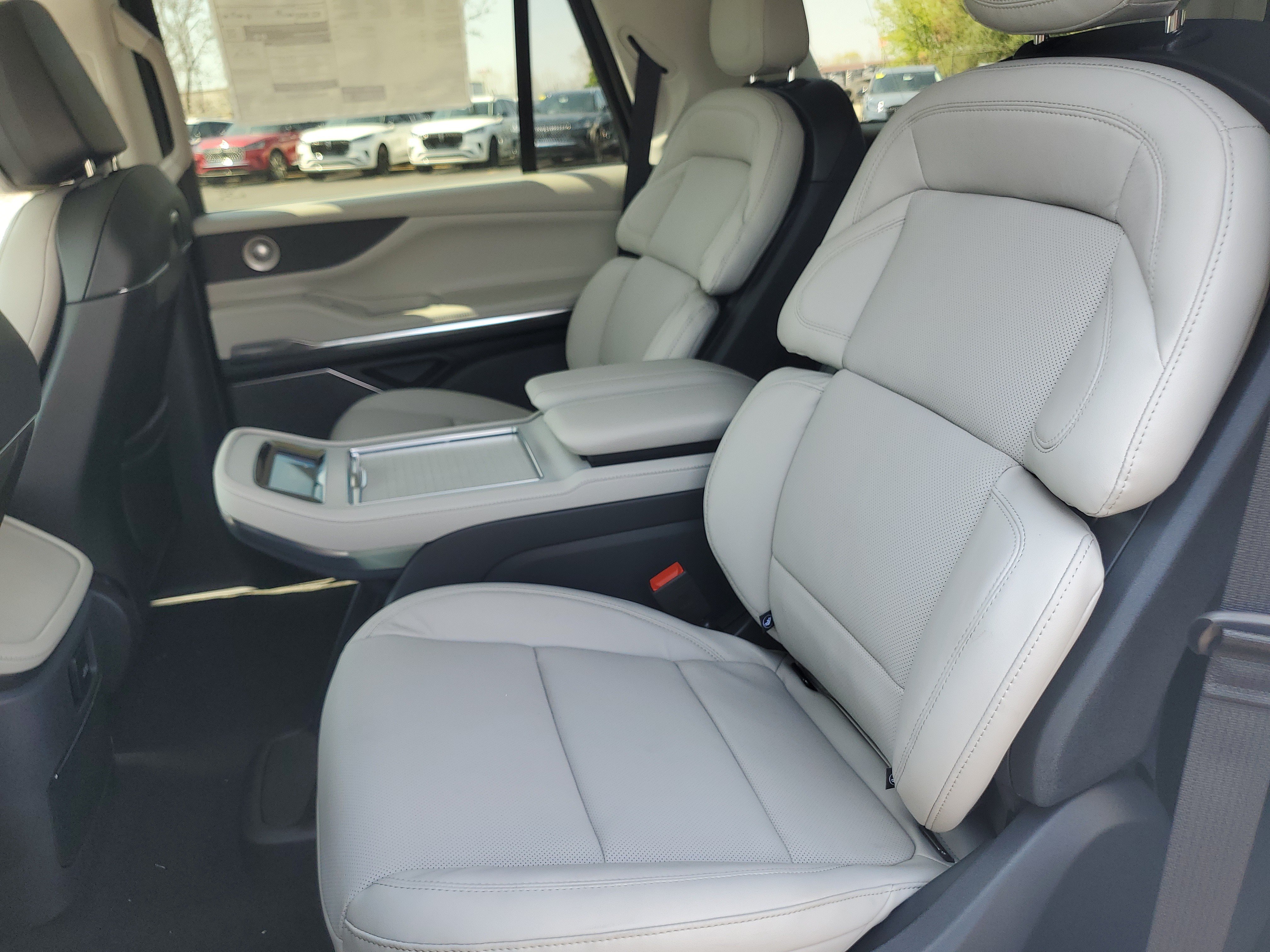 New 2026 Lincoln Navigator Reserve AWD/4WD image 29