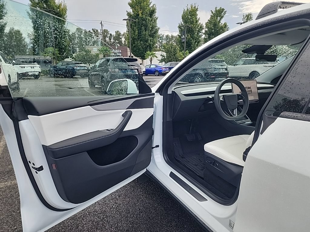 Used 2026 Tesla Model Y 2WD image 9