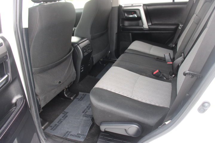 Used 2016 Toyota 4Runner SR5 AWD/4WD image 16