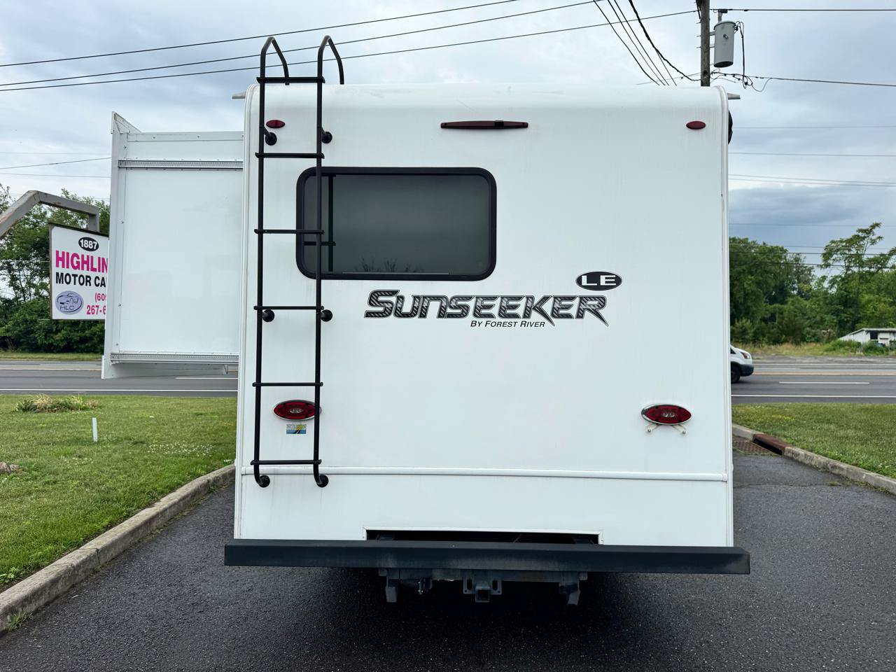 Used 2019 Chevrolet Express 4500 w/ RV Package RWD image 6