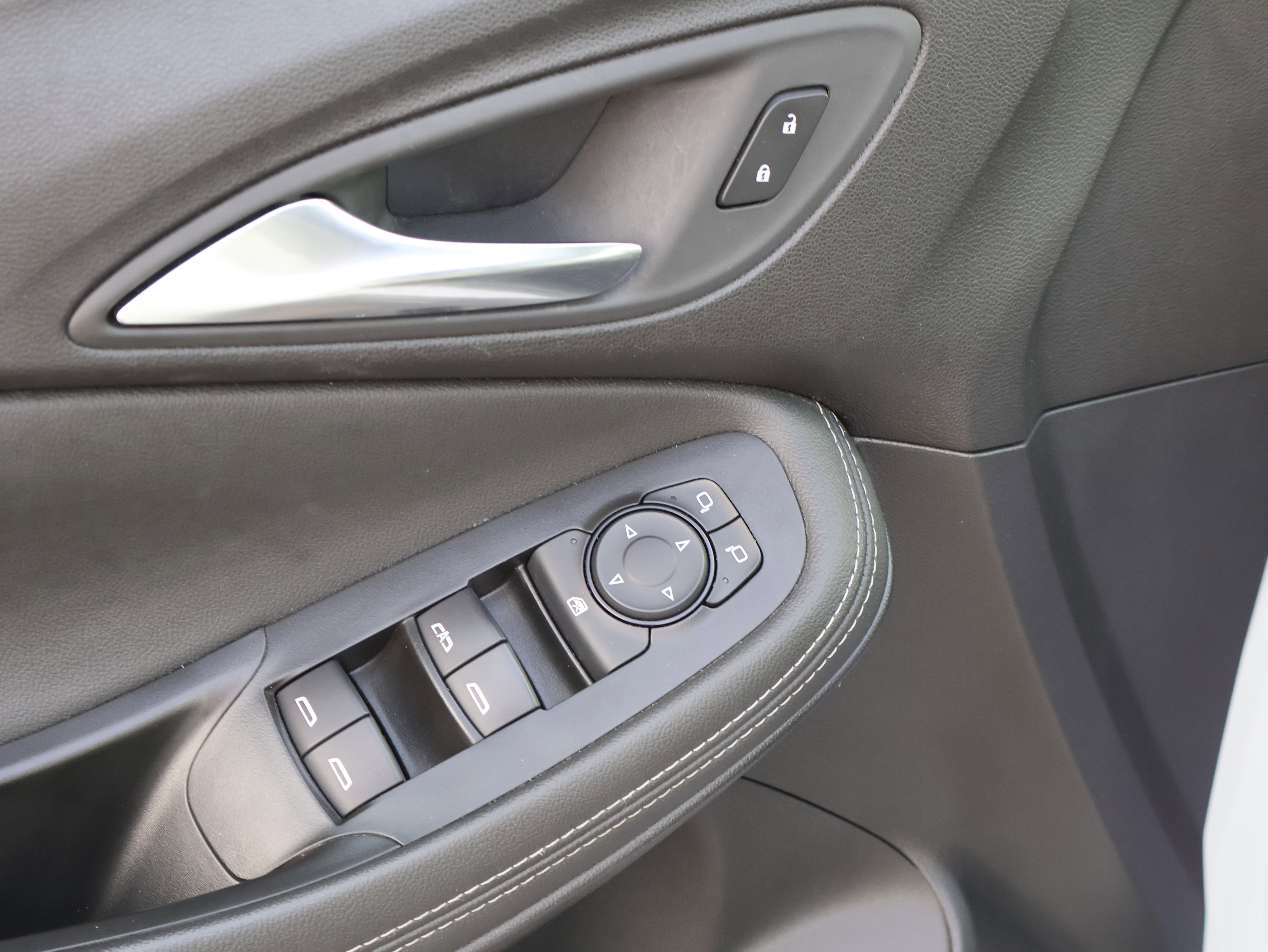 Used 2024 Buick Encore GX Sport Touring image 23